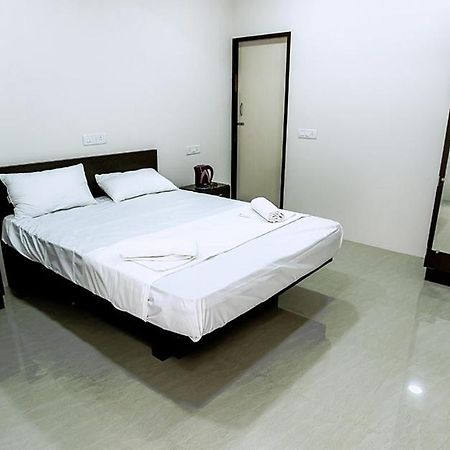 ホテル Indra Regency Tiruttani エクステリア 写真