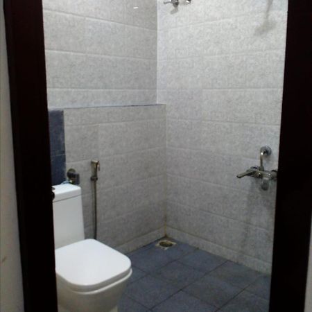 ホテル Indra Regency Tiruttani エクステリア 写真